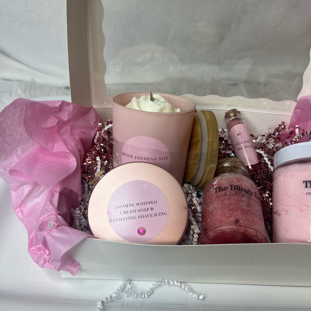 “PAMPER ME” Gift Box Rose Soy Candle, Shaving Balm/Cream Soak,Rose Salt Soak - Picture 2 of 10